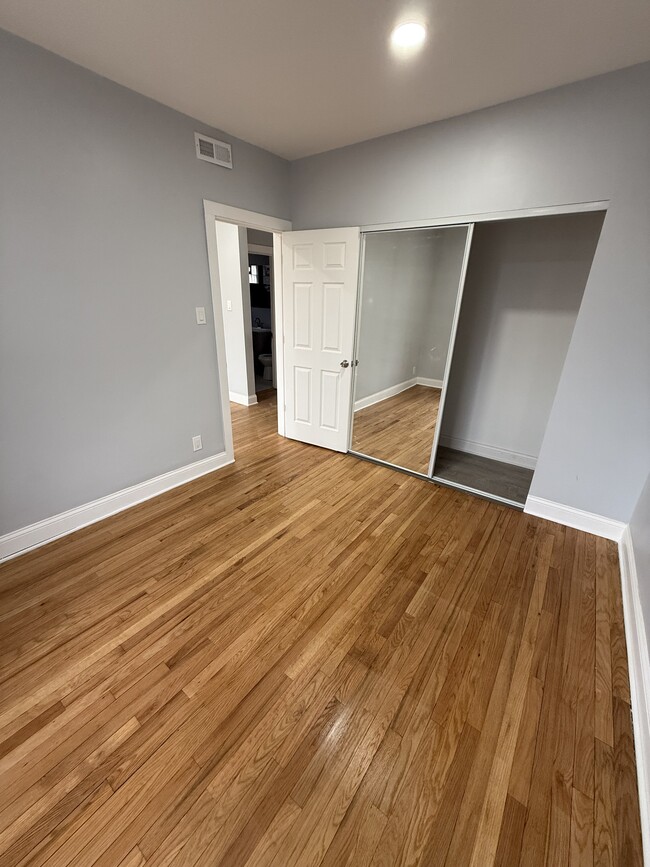 Foto del edificio - 4921 W Addison St