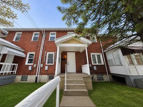 Building Photo - 866 Vankirk St