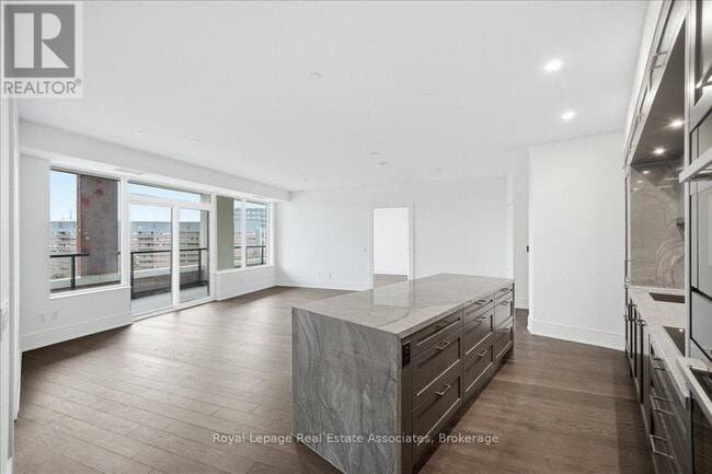 Building Photo - 259 The Kingsway