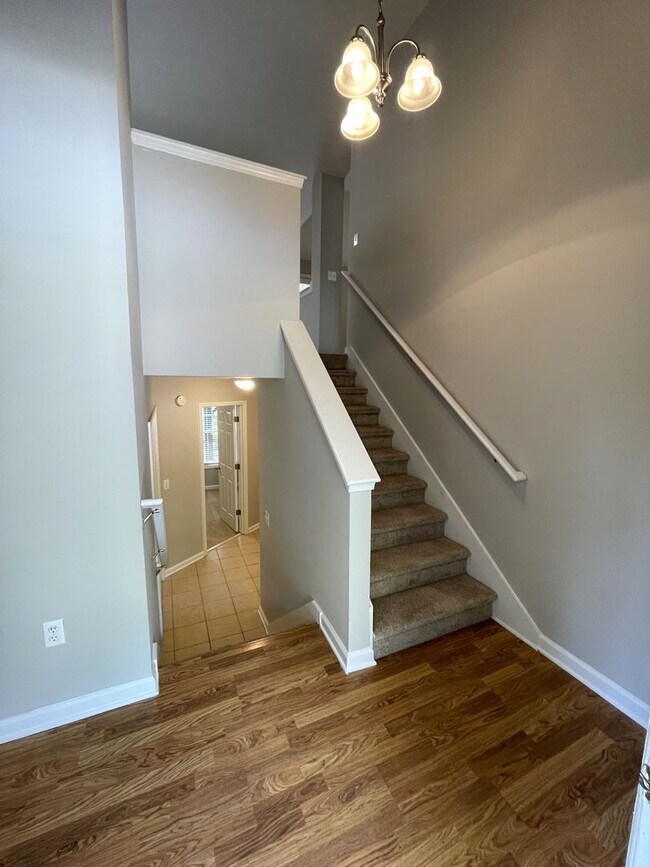 Building Photo - Renovated 3br House in East Athens