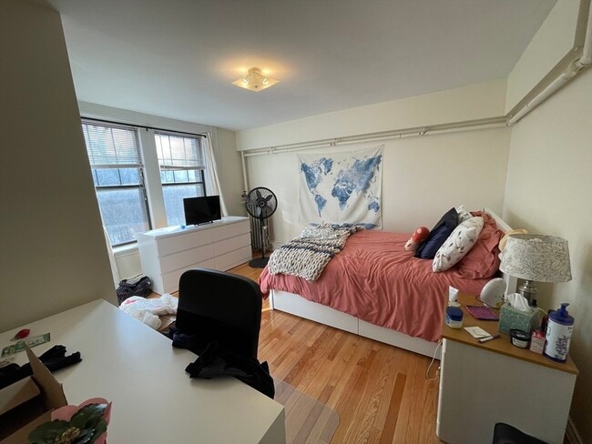 Building Photo - 1588 Beacon St