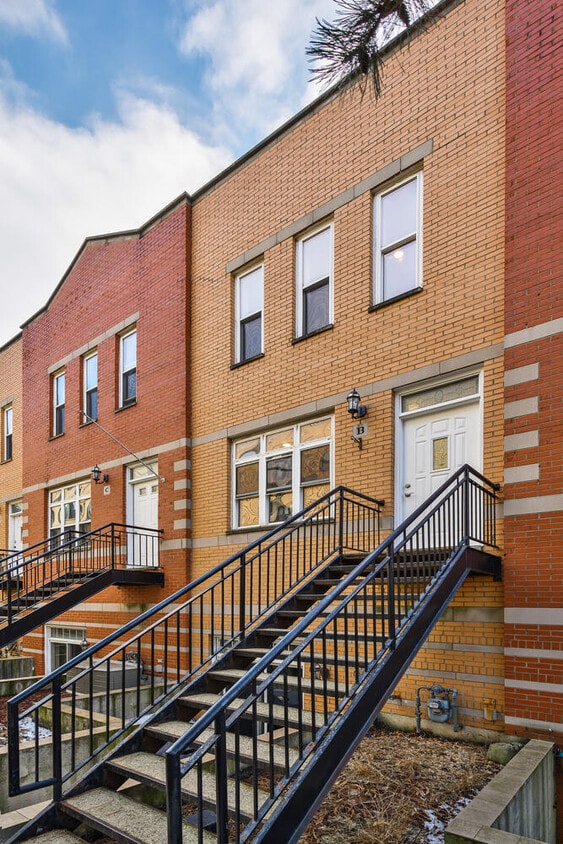 1919 N Drake Ave Unit B, Chicago, IL 60647 Room for Rent in Chicago