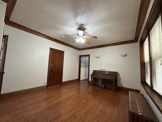 Building Photo - 6938 S Campbell Ave