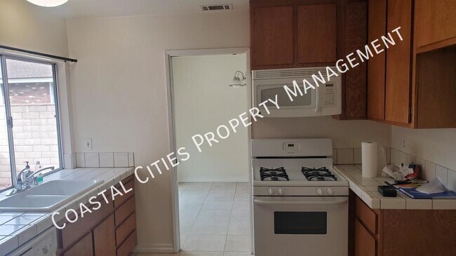 Foto del edificio - 1696 Carmel Cir E