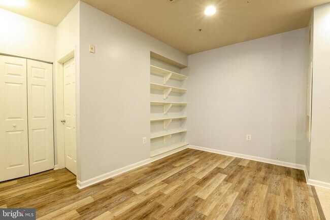 Foto del edificio - 5123 Travis Edward Way