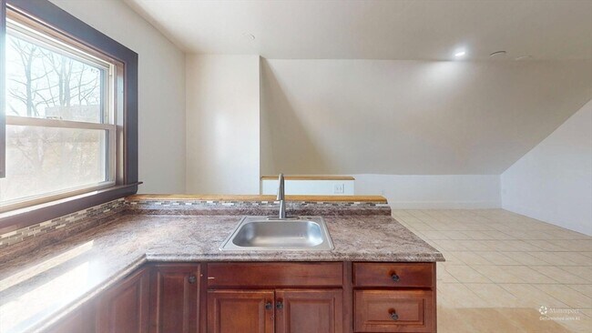 Building Photo - 45 Henry Ave