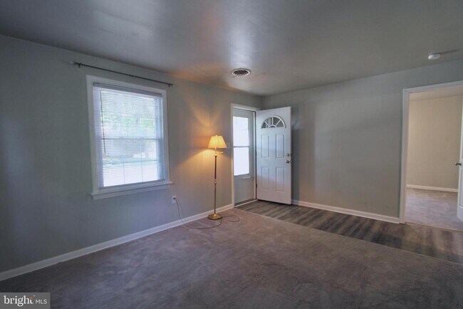 Building Photo - 31 Stevens St