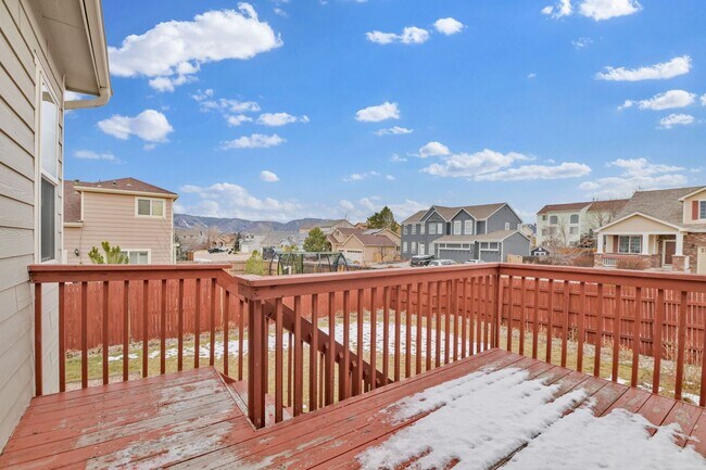 Foto del edificio - Ranch style home with 6 Bedrooms - 3 Bathrooms - 2 Car Garage - $2,650!