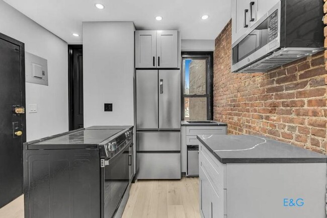 Foto del edificio - 3 bedroom in New York NY 10019