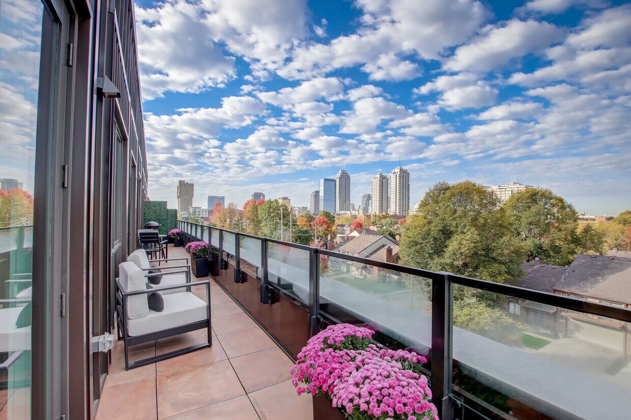 Foto principal - 855 N East St