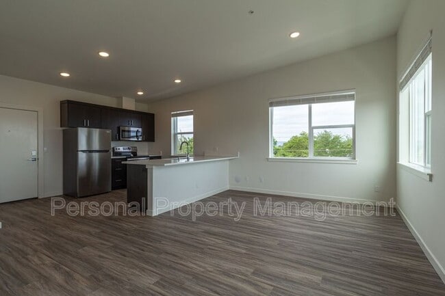 Foto del edificio - 1111 W Fourth Plain Blvd