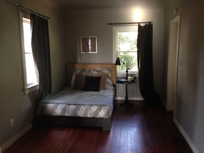 Foto del edificio - 10318 Silverton Ave