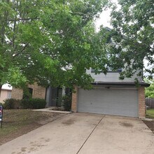 Building Photo - 706 Maplecreek Dr