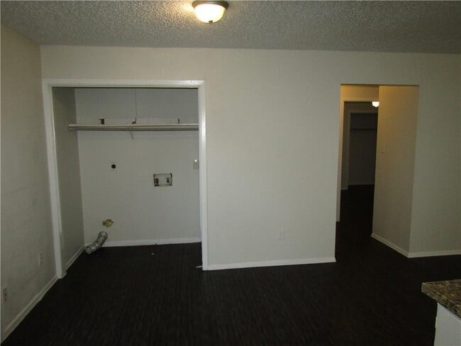 Building Photo - 4910 Pepper Ln