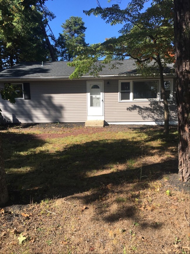 3 Tensaw Dr, Country Lake Estates, NJ 08015 House for Rent in Country