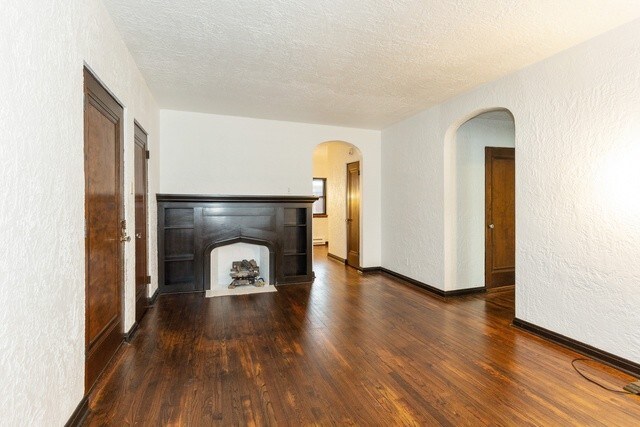 Foto del edificio - 410 N Raynor Ave