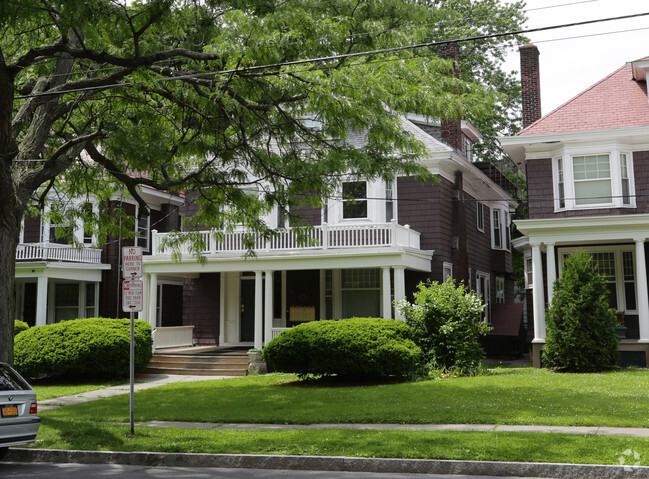 Foto del edificio - 121 S Lake Ave