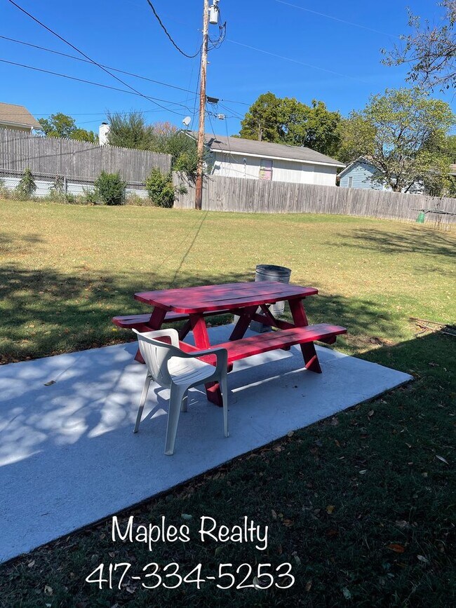 Foto del edificio - 2 bed / 2 bath home CENTER OF TOWN - BRANS...