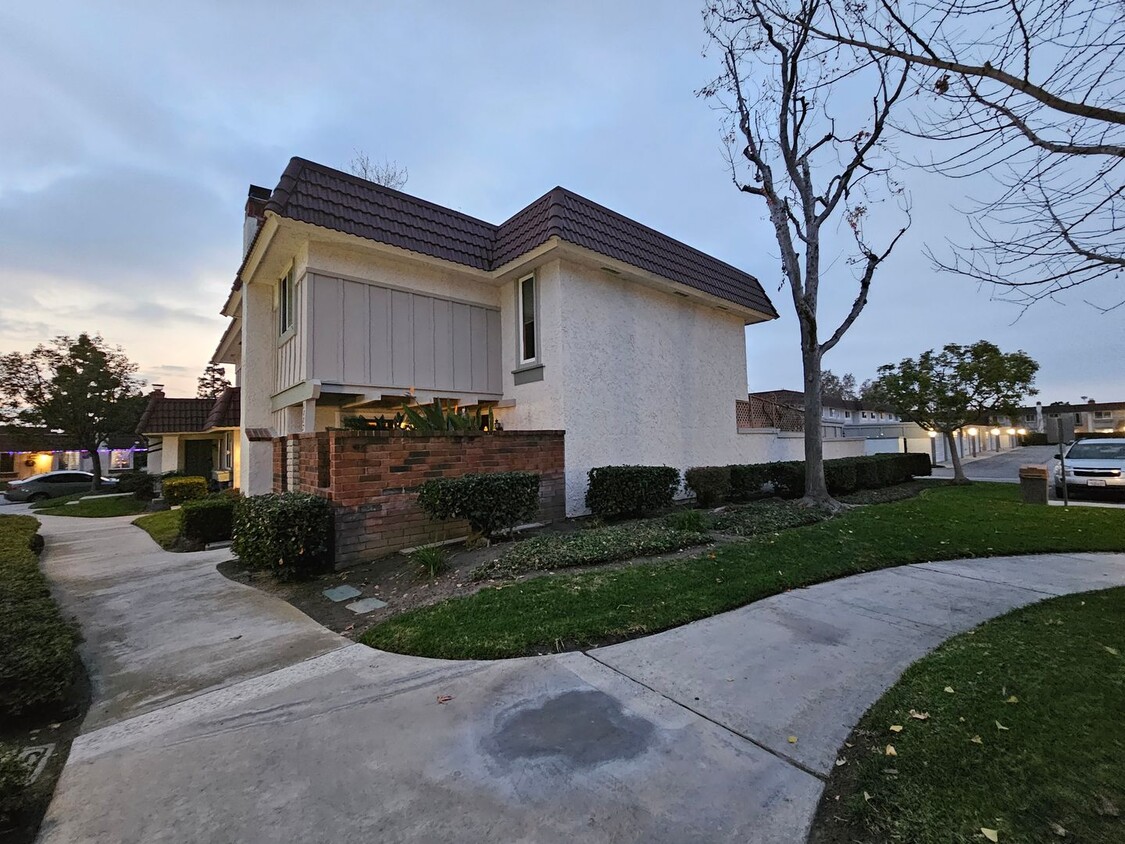 Primary Photo - Beautiful 3 bed 2 bath Townhome in Cypress!