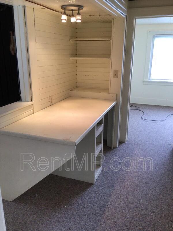 Building Photo - 703 E Chippewa St