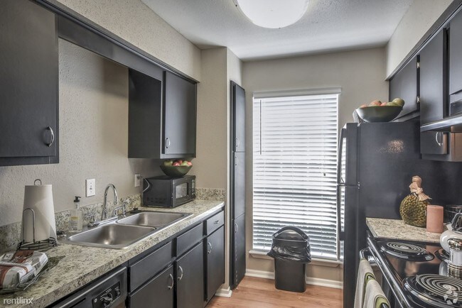 Building Photo - 6900 Overmyer Dr