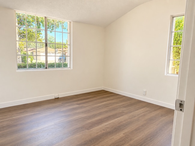 Building Photo - 1841 S Sierra Vista Ave