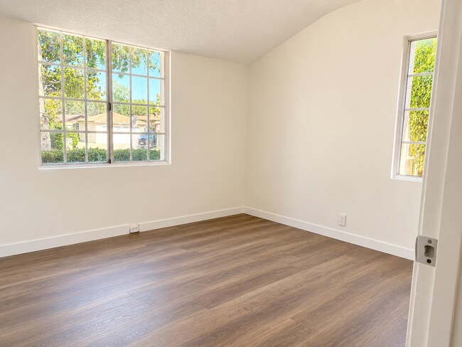 Foto del edificio - 1841 S Sierra Vista Ave