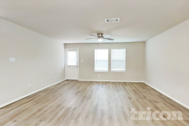 Foto del edificio - 9727 Marbach Hl