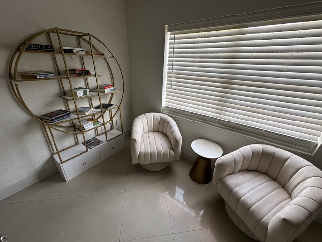 Foto del edificio - 3000 SW 23rd St