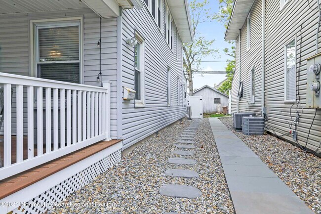 Building Photo - 308 1/2 McCabe Ave