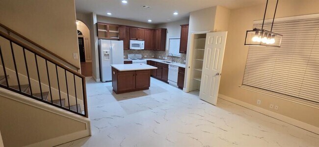 Foto del edificio - 8600 Wood Stork Dr