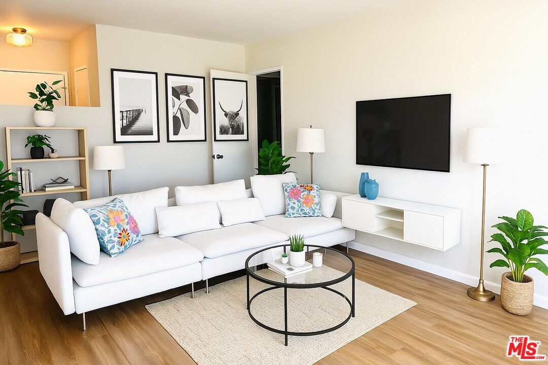 Foto principal - 5000 S Centinela Ave