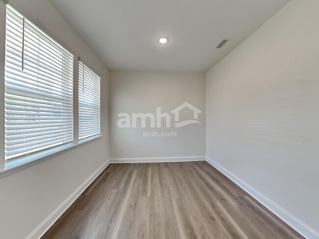 Foto del edificio - 3519 Lincoln Hts Ln