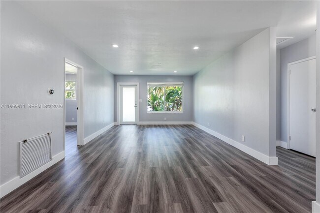 Foto del edificio - 326 SE 3rd Terrace