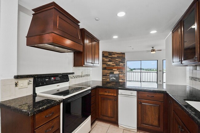 Building Photo - 401 Lakeside Ln