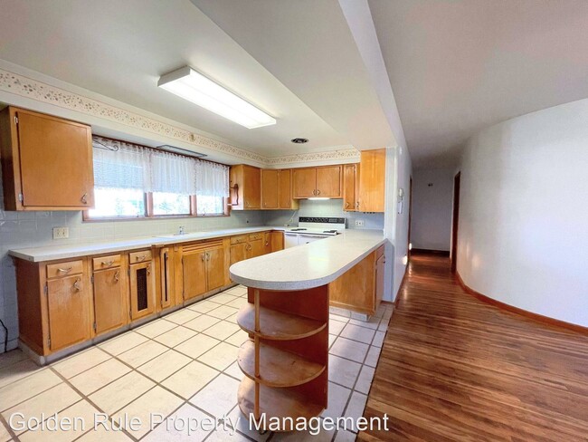Building Photo - 3 br, 1 bath House - 1001 S Main St