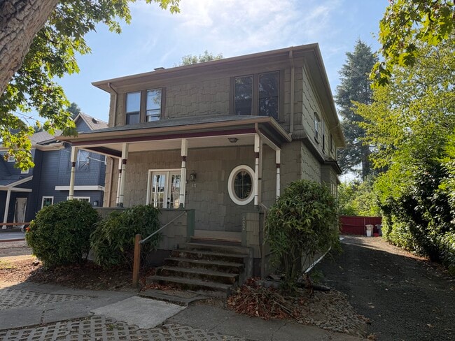 Building Photo - 622 NW 29th St