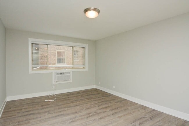 Foto del edificio - 535 W Surf St