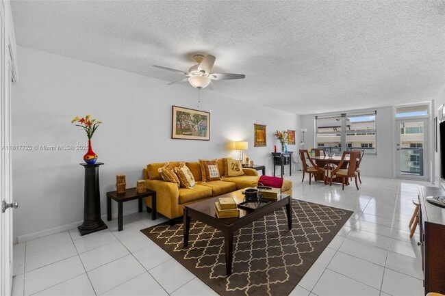 Foto del edificio - 9511 Collins Ave