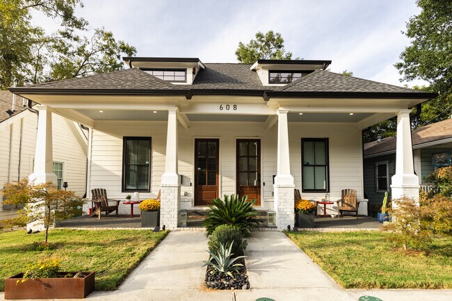 Foto del edificio - 608 Woodward Ave SE