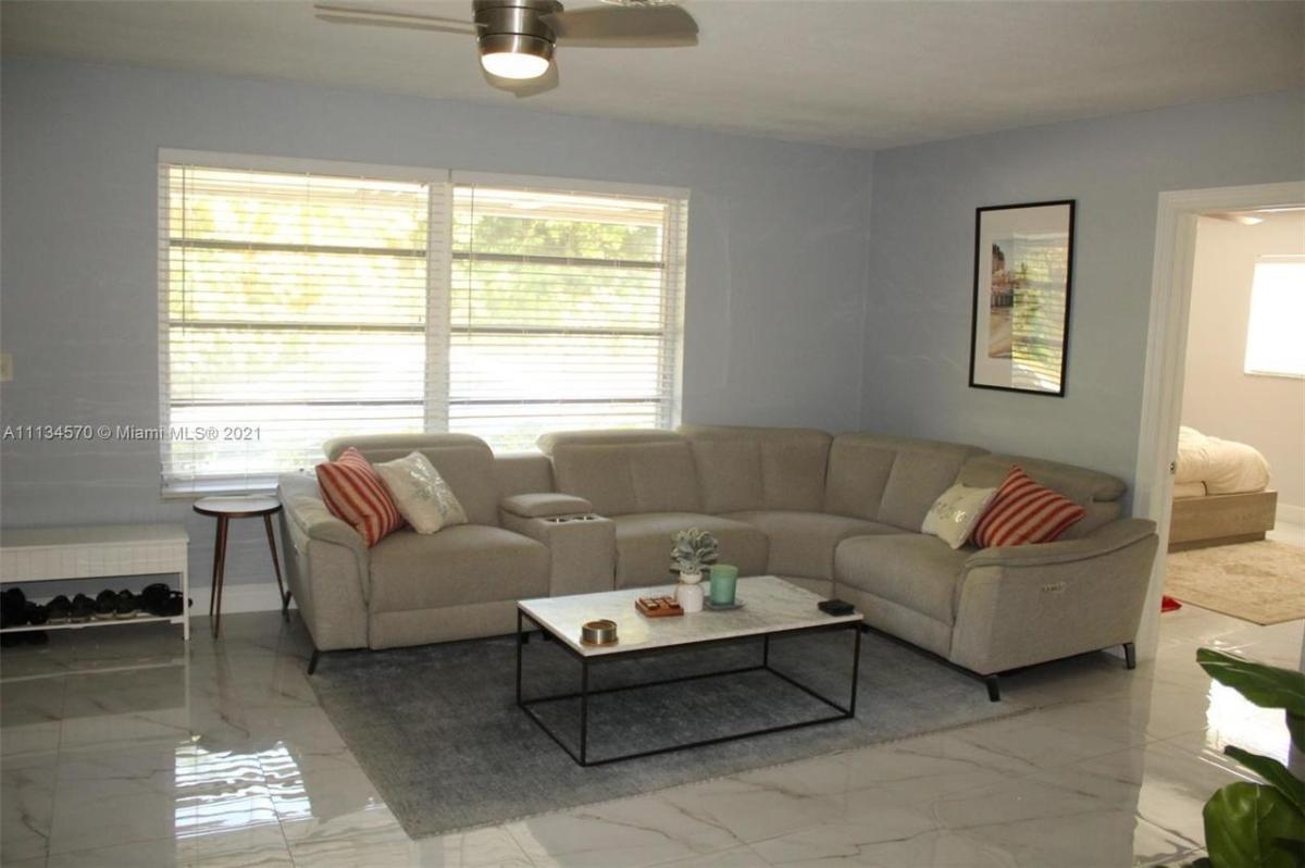 living room - 1246 Arthur St