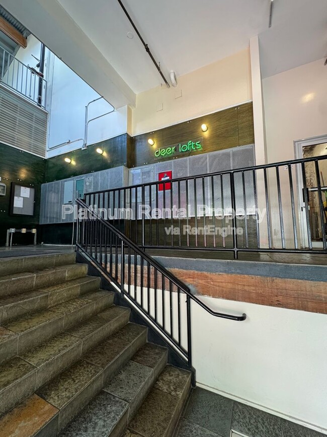 Building Photo - 326 Nelson St SW