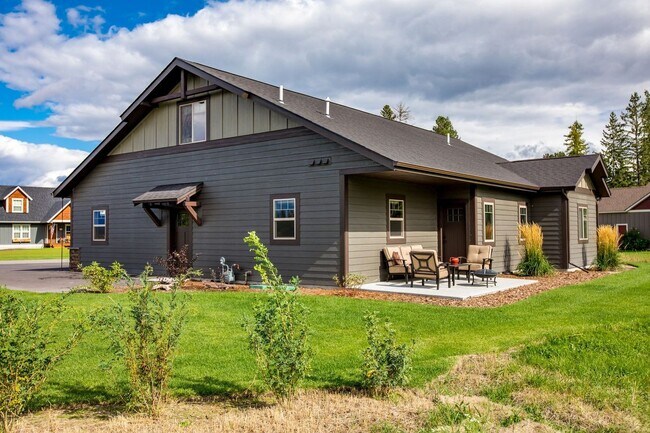 Foto del edificio - Glacier Ranch Home Available August 1