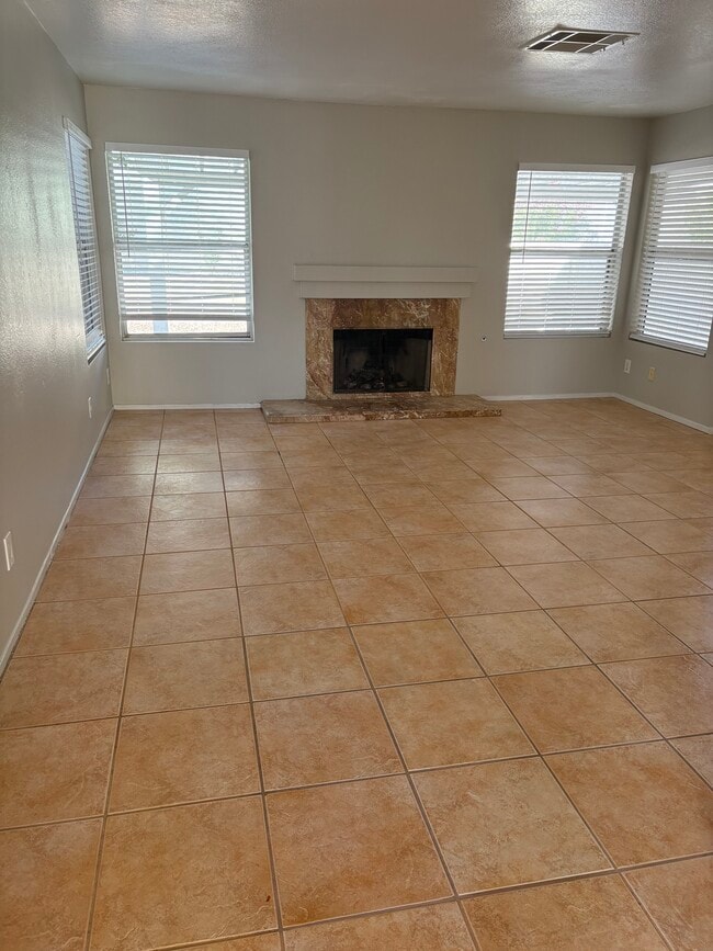 Building Photo - 1349 Lucia Dr