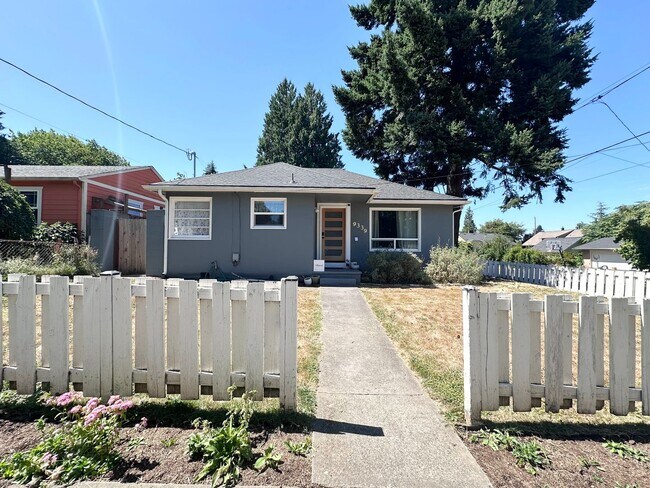 Building Photo - 3 Bed 1 Bath Big lot Home in St. Johns Nei...