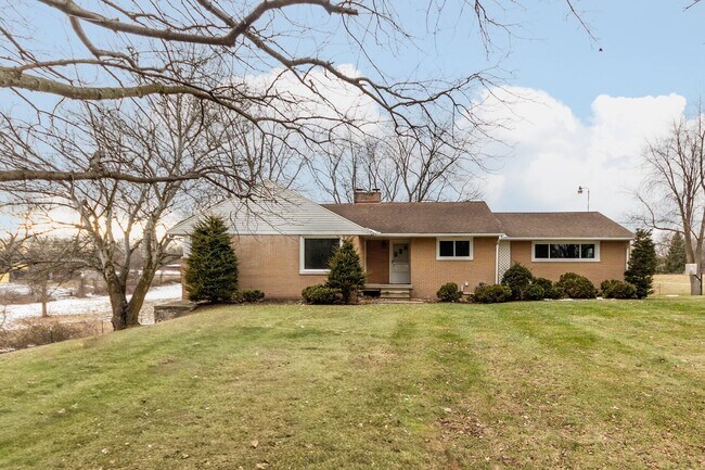 Foto del edificio - 18485 Ridge Rd