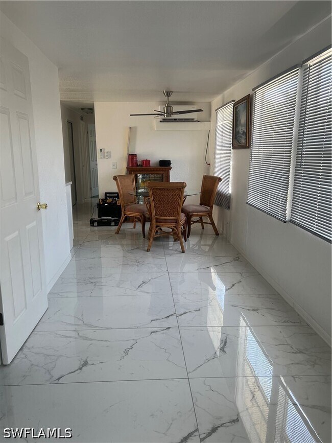 Foto del edificio - 777 Walkerbilt Rd