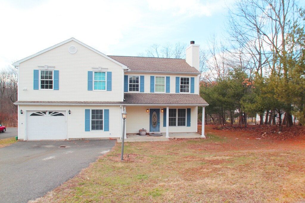 Foto principal - Lovely 4BD / 2 Bath High Ranch