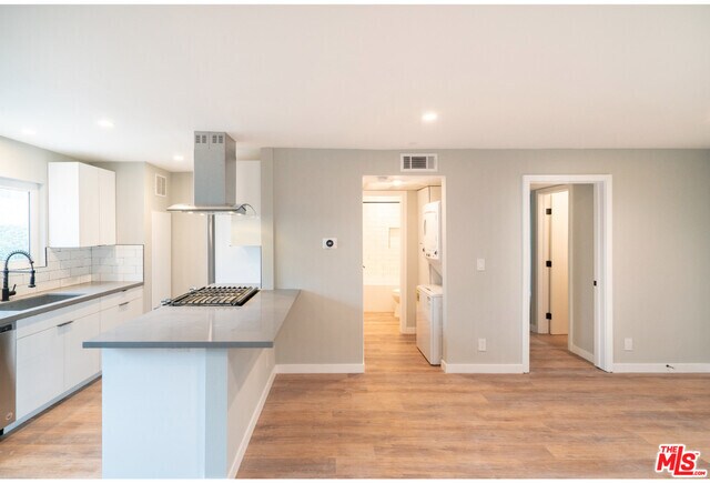 Foto del edificio - 5847 Willoughby Ave