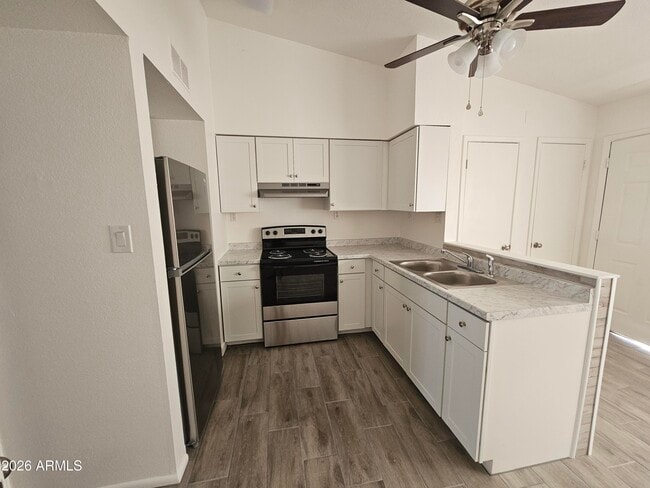 Foto del edificio - 302 S Westfall Ave